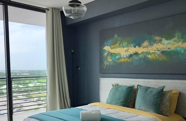 A1206 AWESOME 2/2 Downtown Doral Apartment