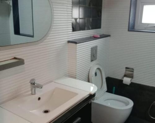 Aaron Service Apartment