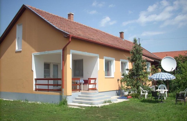 Abádi Karmazsin ház