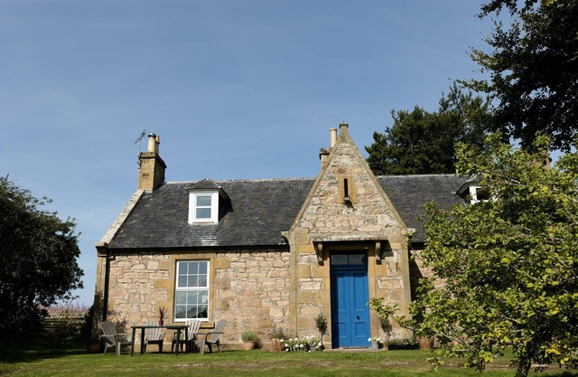Abbotshill, Dalvey Estate - a rural that sleeps 8 guests in 3 bedrooms