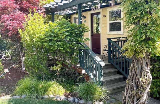 ABBOTT'S COTTAGES- Duck cottage. 1 bedroom/1 bath, walking distance to downtown!