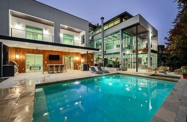 Above Emerald | Waterfront I Dock I Lake Austin | Pool&Spa I Game Room