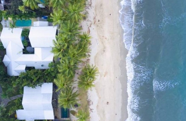 Absolute beachfront uninterrupted view to Port Douglas on unspoiled Newell Beach