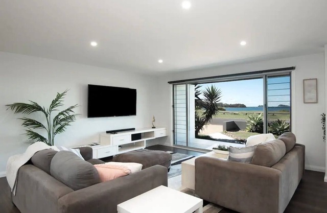 Absolute Waterfront, Amazing Views, Maloneys Beach