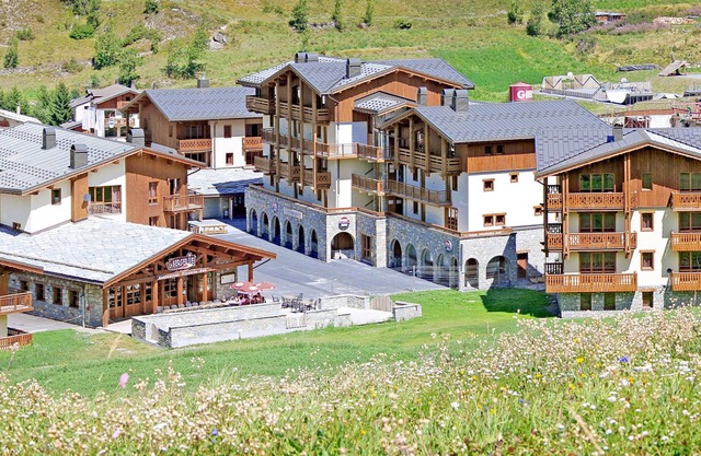 Accès direct aux pistes + piscine | T4 + cabine
