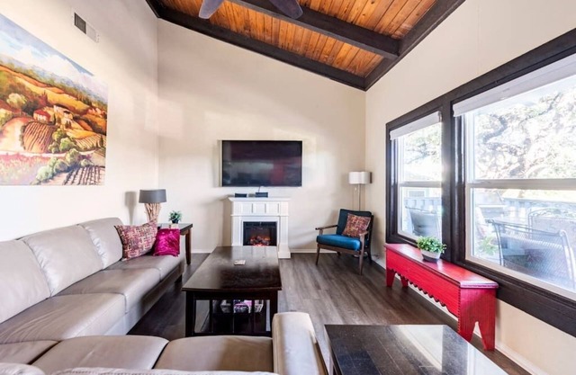 Accessible Duplex Walking Distance to Park, Springs & Trails