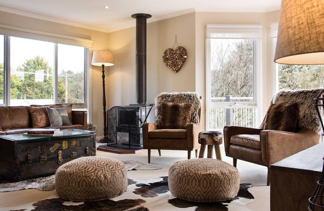 Accolade - a stone's throw from Lake Daylesford