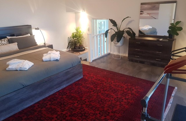 Accommodation on the escarpment of Perth Hills - incredible views and sunsets