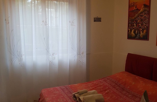 Aci Castello: little flat with private garden