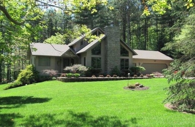 Acorn Lodge Private Riverfront & Trails is an exclusive Retreat & Reunion venue.