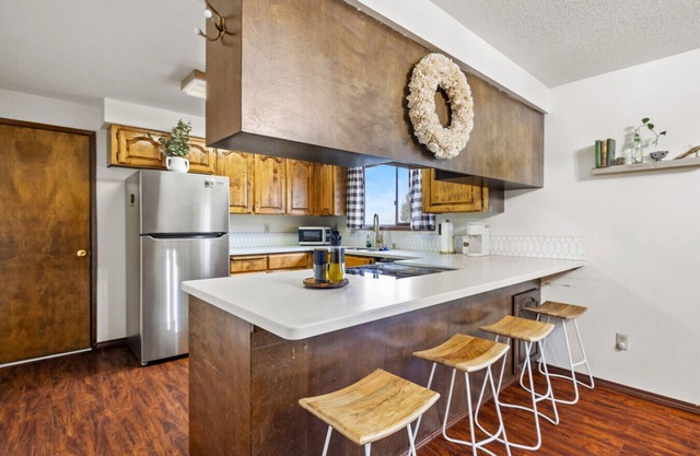 Additional Living Room, Just Minutes From Highway