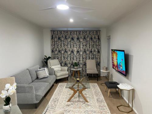 ADELAIDE CENTRAL APARTMENT - 3BR, 2BATH & CARPARK