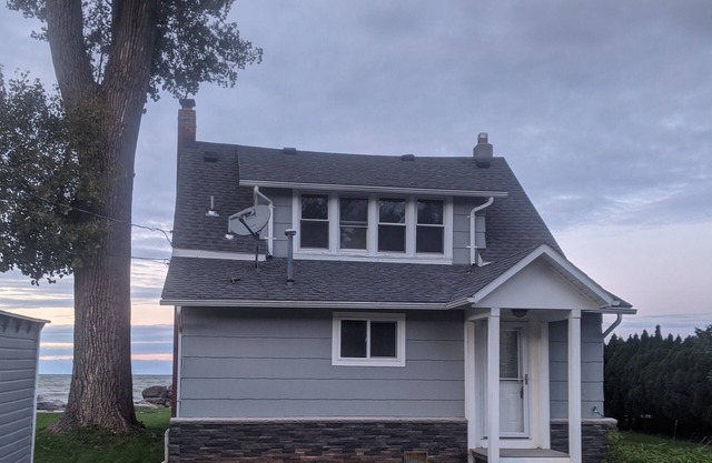 Adorable Cape Cod on Lake Ontario Waterfront
