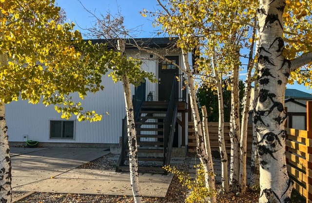 Adorable Duplex just one mile from Bozeman airport. 2-bedroom with 1 bath. 🛁