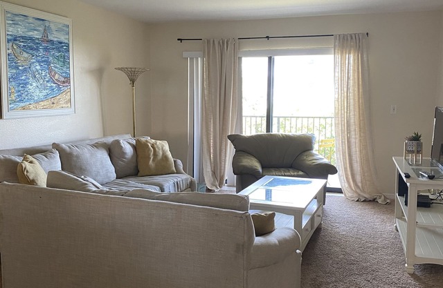 Adorable family-friendly condo, steps from the beach