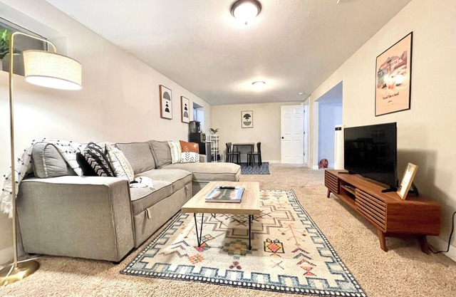 Adorable, Peaceful & Updated Guest Suite