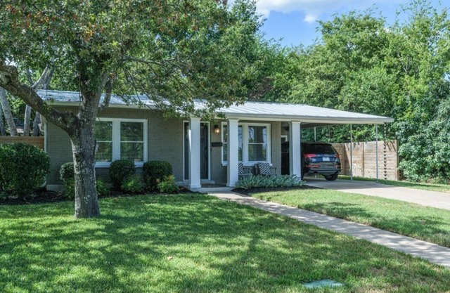 Adorable spacious 1300 sq ft, 2 BR home with huge fenced yard, great location