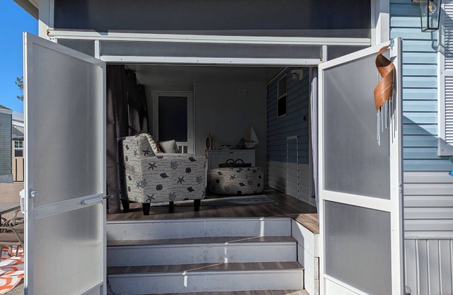 Adorable Two Bedroom Vacation Home in Resort with Pools, Fitness Centre & More!