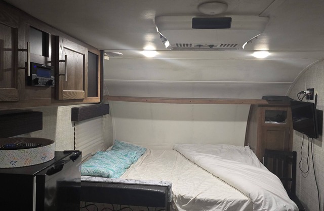 Adventurer Cozy RV in charming Atlanta with AC