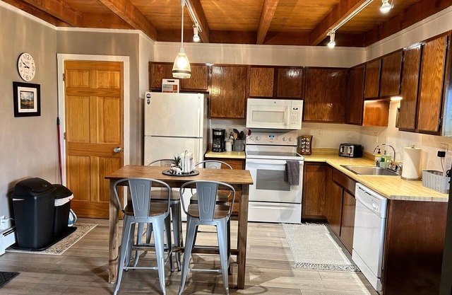 Adventures await you with this cozy condo that sleeps 6