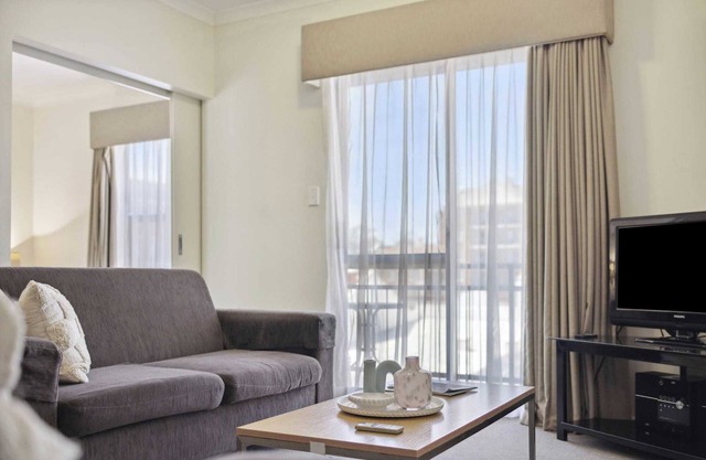 Affordable Apt in Northbridge with Pool