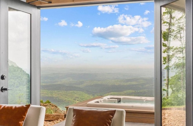 Affordable Arkansas Grand Canyon View with Hot Tub
