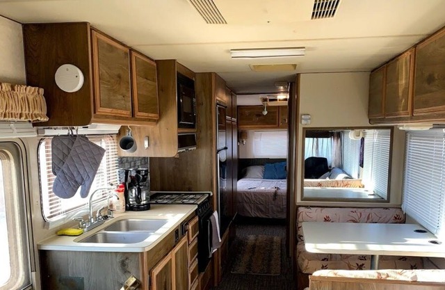 Affordable Cozy Motor Home Lodging ! Sommer Special $849 Month $250 Week