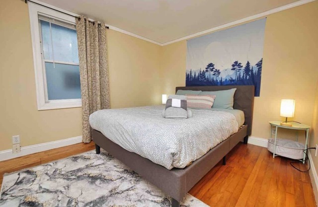 Affordable & Furnished Comfy Oakland Apt