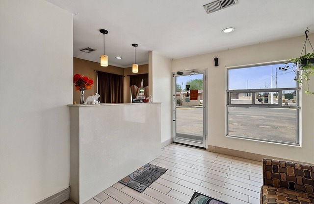 Affordable Getaway! 3 Sleek Units, Pet-Friendly, Free Parking Onsite