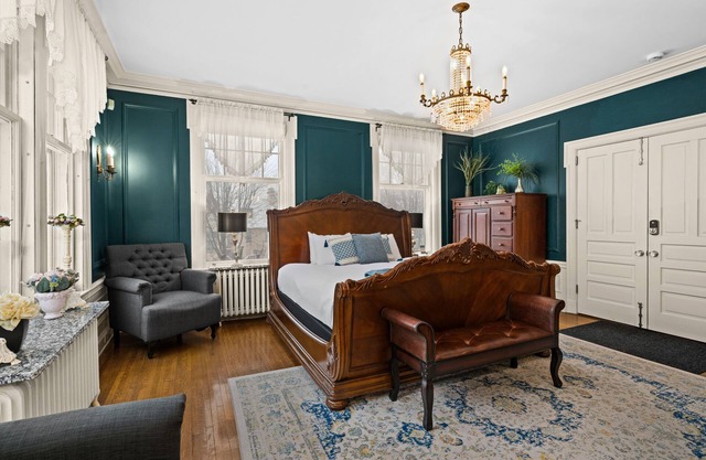 AG Thomson Suite w/King Bed & Sauna
