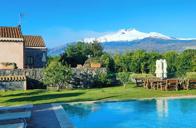 Agriturismo Galea: pool,Sicilian food,Etna,Taormina, and the sea for relaxation.