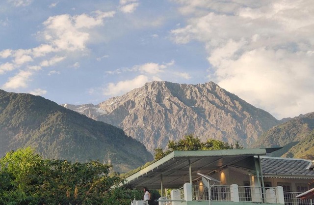 Ahmiyat - Cosy 2 bedroom Cottage in a Village
