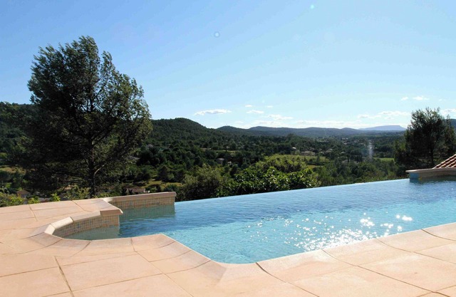 Air-conditioned villa with swimming pool Pets welcome