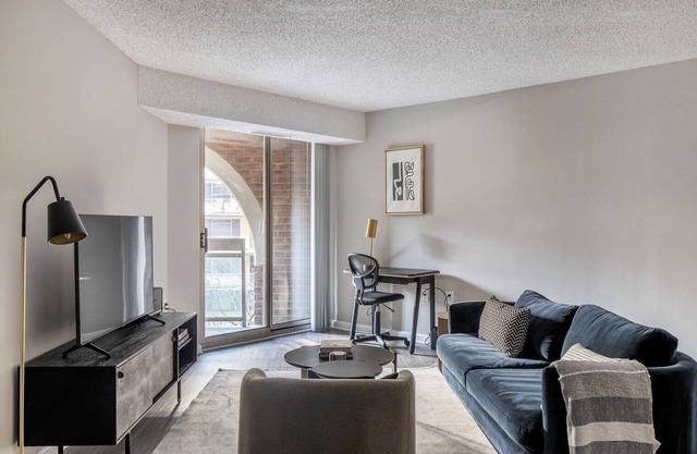 Airy Foggy Bottom 1BR w/Gym, nr Metro, Groceries & Bars, by Blueground