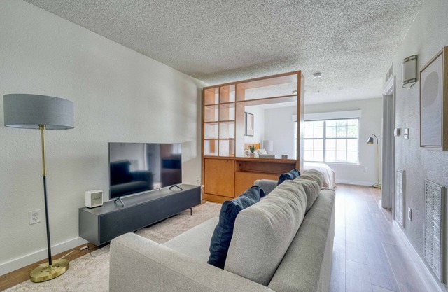 Airy Gateway Studio w/Gym, Pool, nr Soccer, by Blueground