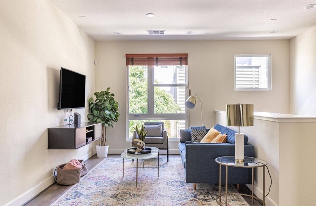 Airy San Mateo 2BR w/Parking & A/C, nr Shops & Parks, by Blueground