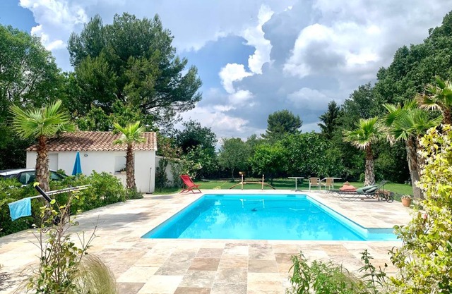 Aix-Marseille superbe T2 avec jardin, piscine et parking