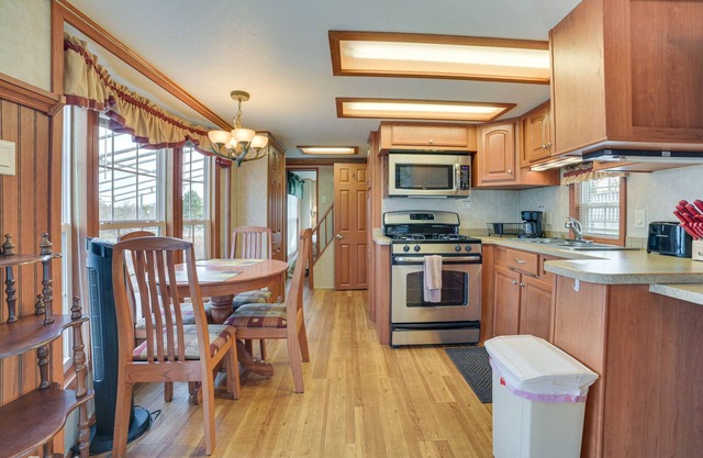 Alanson Home w/ Grill: 23 Mi to Mackinaw Island
