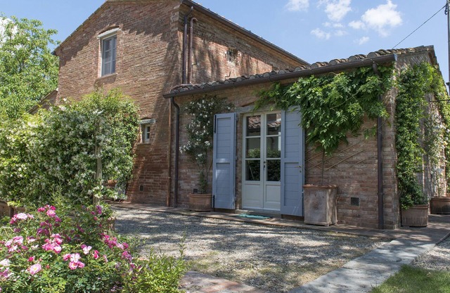 Albachiara 8, Emma Villas