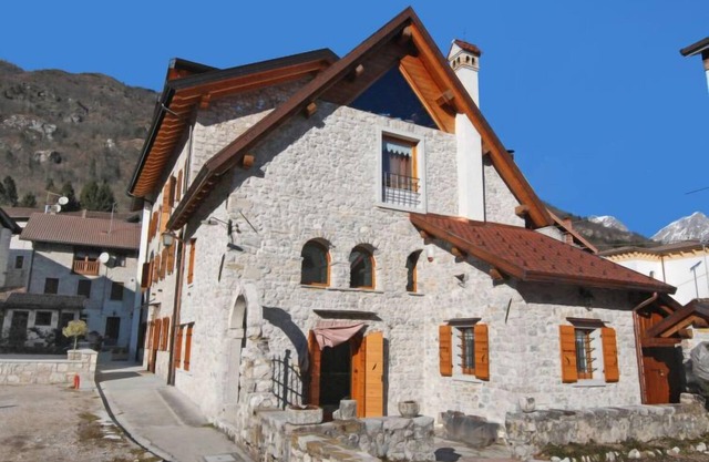 Albergo Diffuso - Cjasa Ustin by Interhome