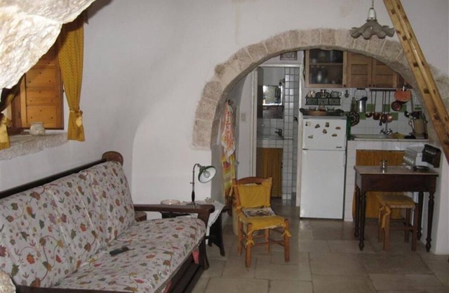 Alberobello-Centro Storico-Trullo panoramico con giardino