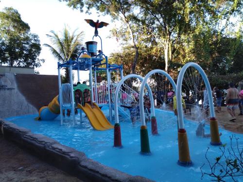 Aldeia do Lago C204- churrasqueira, bebidas liberadas nas piscinas, internet , rampa no lago, ponto recarga de carro elétrico, pesqueiro