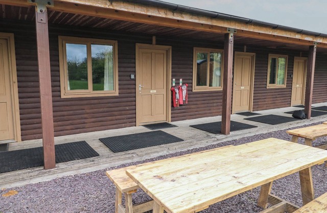 ALDER, romantic, country holiday cottage, with a garden in Cowbridge