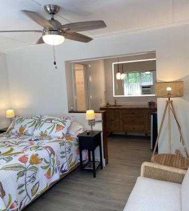 Alexander Palms Court - No Hidden Resort Fees!