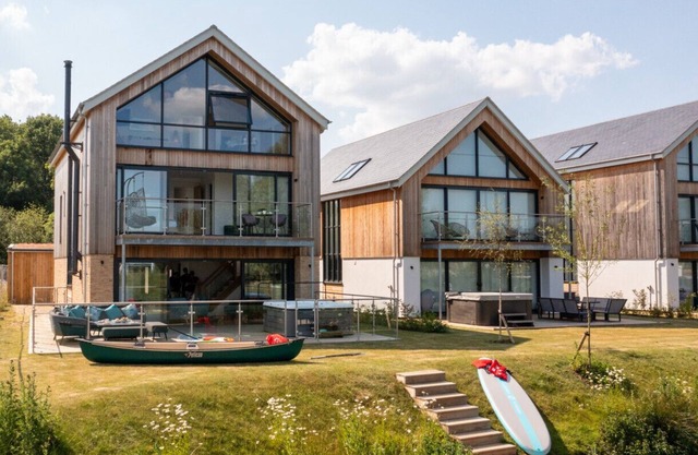 All Aboard - ML53 - HOT TUB - Lakeside Spa