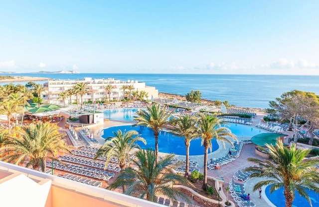 All-Inclusive Swim Up Deluxe Family Studio at Sirenis Seaview Country Club