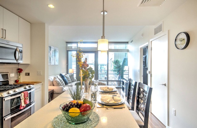 All inclusive 1Bd 1Bth Apt, steps away from metro & dining. Dulles IAD & 66 .