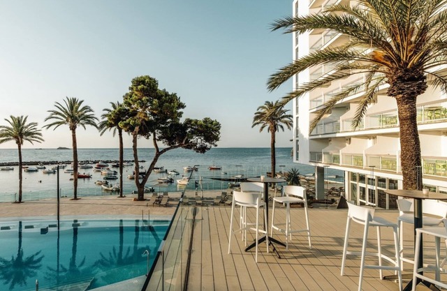 All-Inclusive Grand LifeSuite with Double Hydromassage Bath at the Ibiza Twiins