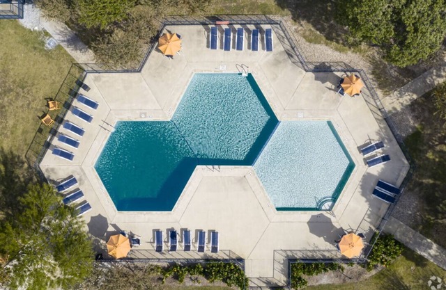 All Inclusive Studio that can sleep up to 4 people! Pool, Gym & Laundry onsite.