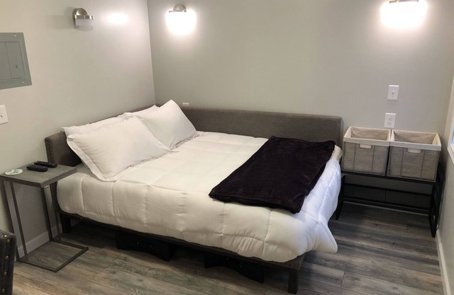 All-inclusive studio apartment with utilities included-Unit 6